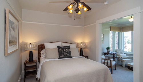 Deluxe Double Room, 1 Queen Bed, Non Smoking, Mountain View