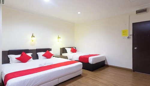 Suite Triple with Window