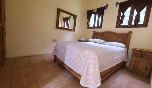 Basic Cabin, Balcony