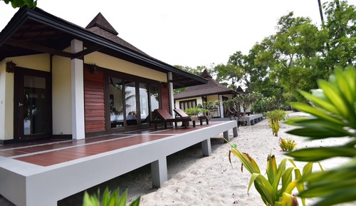 Deluxe Beachfront Family Villa