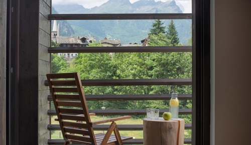 Deluxe Room (Extra Bed 2 adults + 1 child, Monterosa View)