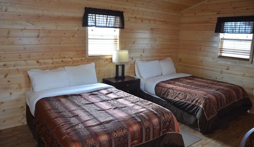 Comfort Cabin, 2 Queen Beds, Kitchenette