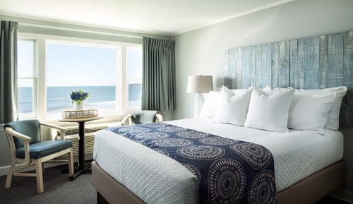 Second Floor, Ocean View, Lower Building, 1 Queen
