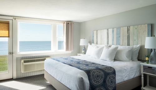 First Floor, Ocean View, Lower Building, 1 King 