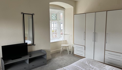 Traditional Apartment, Private Bathroom, Garden View