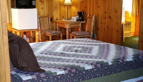 RIVER SIDE ROOM WITH 1 KING BED