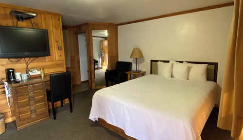 NON RIVER SIDE ROOM  SINGLE QUEEN (Off River: # 116, 117, 118, 119, 201, 202, 203, 204, 206)