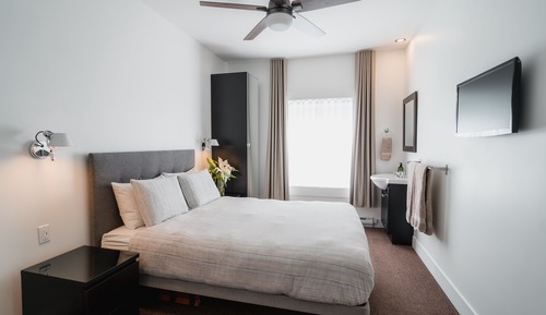 Basic Suite, Shared Bathroom