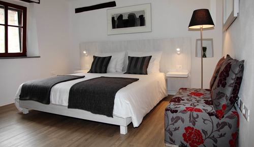 Comfort Room, 1 King Bed, Refrigerator