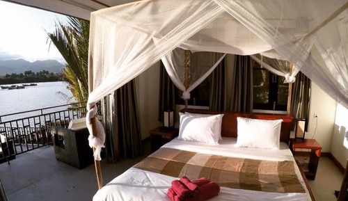 King room with river view