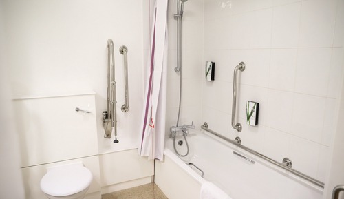 Standard Twin Room, Accessible Bathtub