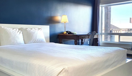 Basic Room, 1 Queen Bed (Pet Friendly)