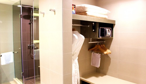 Suite, 1 King Bed with Sofa bed