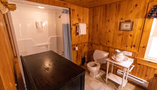 Traditional Cabin, 2 Bedrooms, Kitchenette, River View