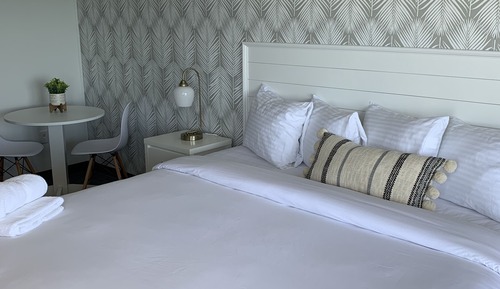 Deluxe Room, 1 King Bed, Balcony, Full Unobstructed Ocean View