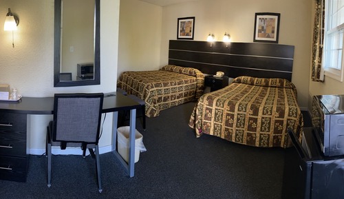 2 Double Beds