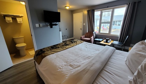 Standard Room, 1 Queen Bed