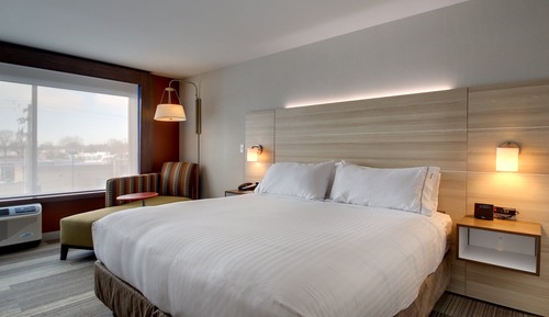 Standard Room, 1 King Bed, Roll-in Shower (Mobility)