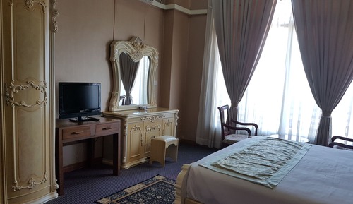Fifth Floor Executive Suite