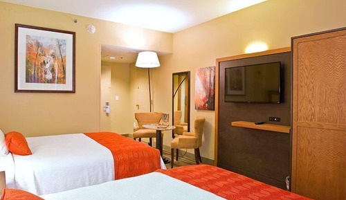 Deluxe Room, 2 Queen Beds, Patio, Mountain View