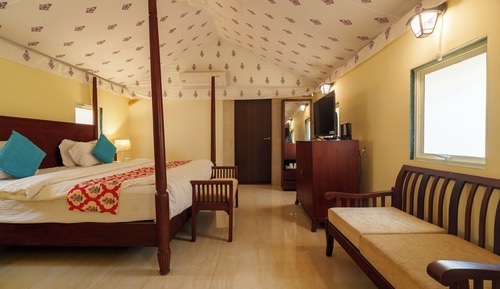 Tent, 1 King Bed, Pets Allowed, Poolside