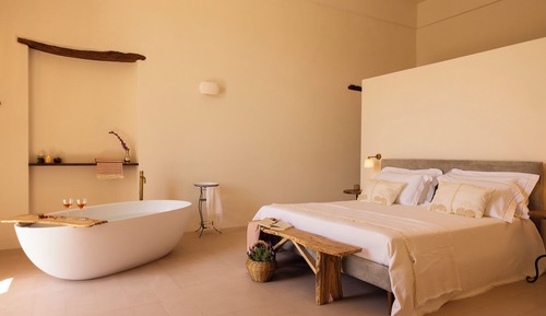 Comfort Suite, Pool View