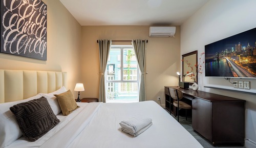 Deluxe Suite, City View