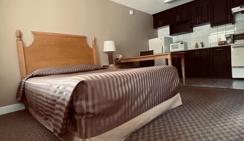 Room, 1 Queen Bed, Non Smoking, Kitchenette