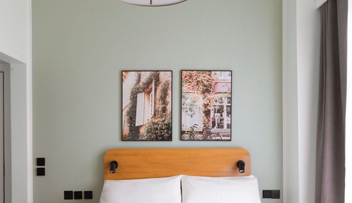 Queen Room