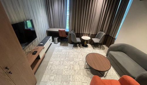 Suite, City View