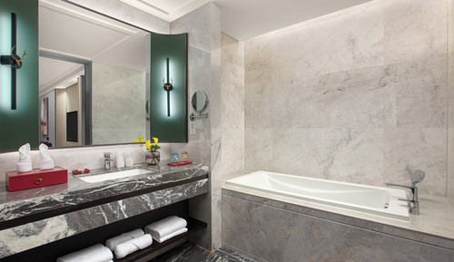 Premium Room, 1 King Bed, Club Lounge Access