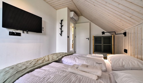 House, Mountain View (4B)