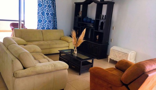 Studio Suite, Lake View