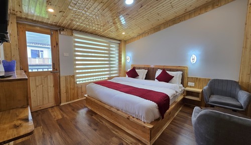 Classic Double Room, Balcony, Mountain View