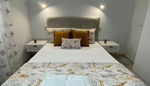 Deluxe House, Mountain View