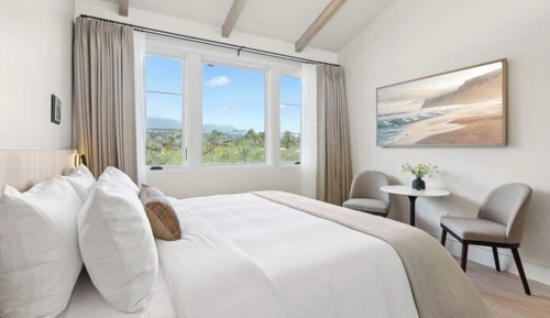 Executive Studio, 1 King Bed, Kitchenette, Mountain View
