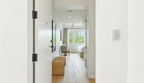 Executive Studio, 1 King Bed, Kitchenette, Mountain View