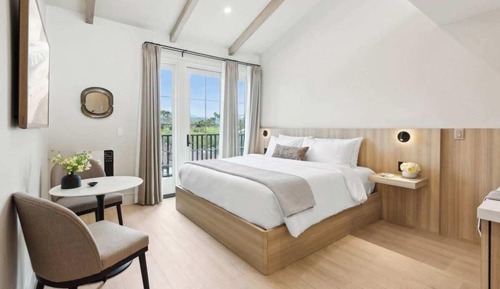 Executive Studio, 1 King Bed, Kitchenette, Mountain View
