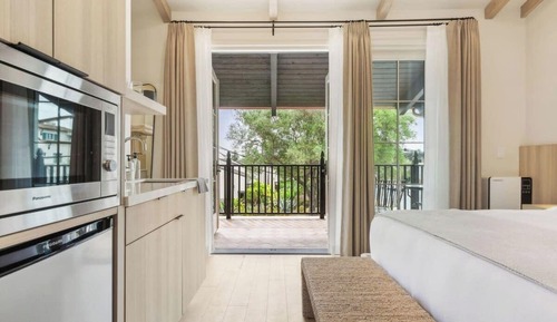 Executive Studio, 1 Queen Bed, Patio