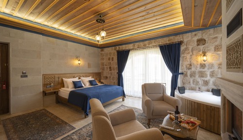 Deluxe Suite, Garden View