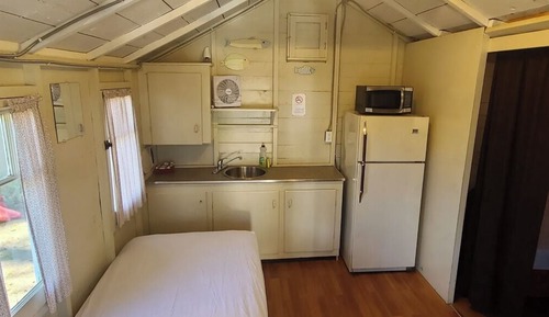 Basic Cabin, Patio