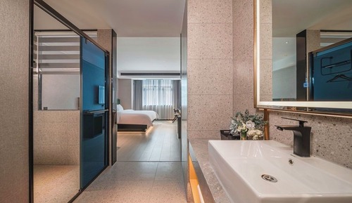 Luxury Room, City View