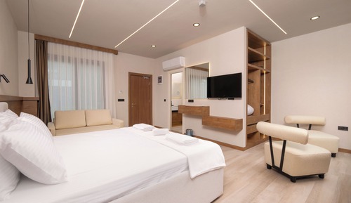 Superior Triple Room, Garden View