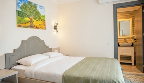Standard Room, 1 Double Bed, Balcony, Partial Sea View
