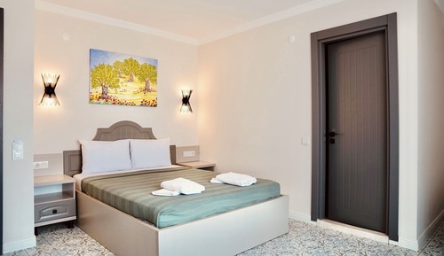 Standard Room, Multiple Beds, Partial Sea View