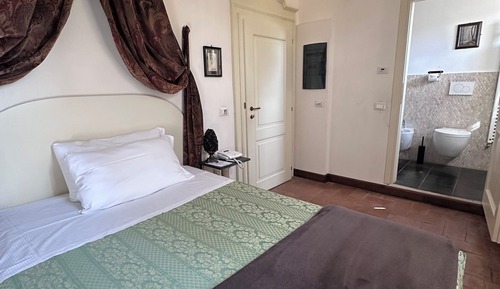 Economy Room, Courtyard View