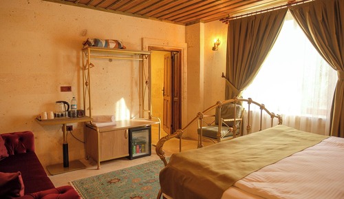 Comfort Room, 1 King Bed with Sofa bed, Housekeeping, Garden View