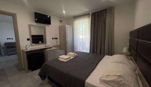 Junior Suite, Balcony, Partial Ocean View