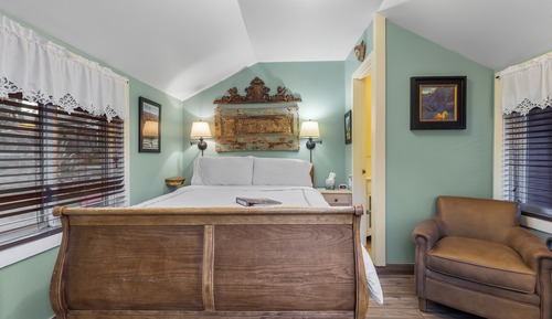 Comfort Room, Patio, Mountain View