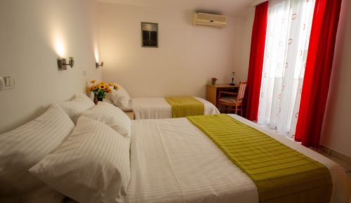 Economy Room, Balcony